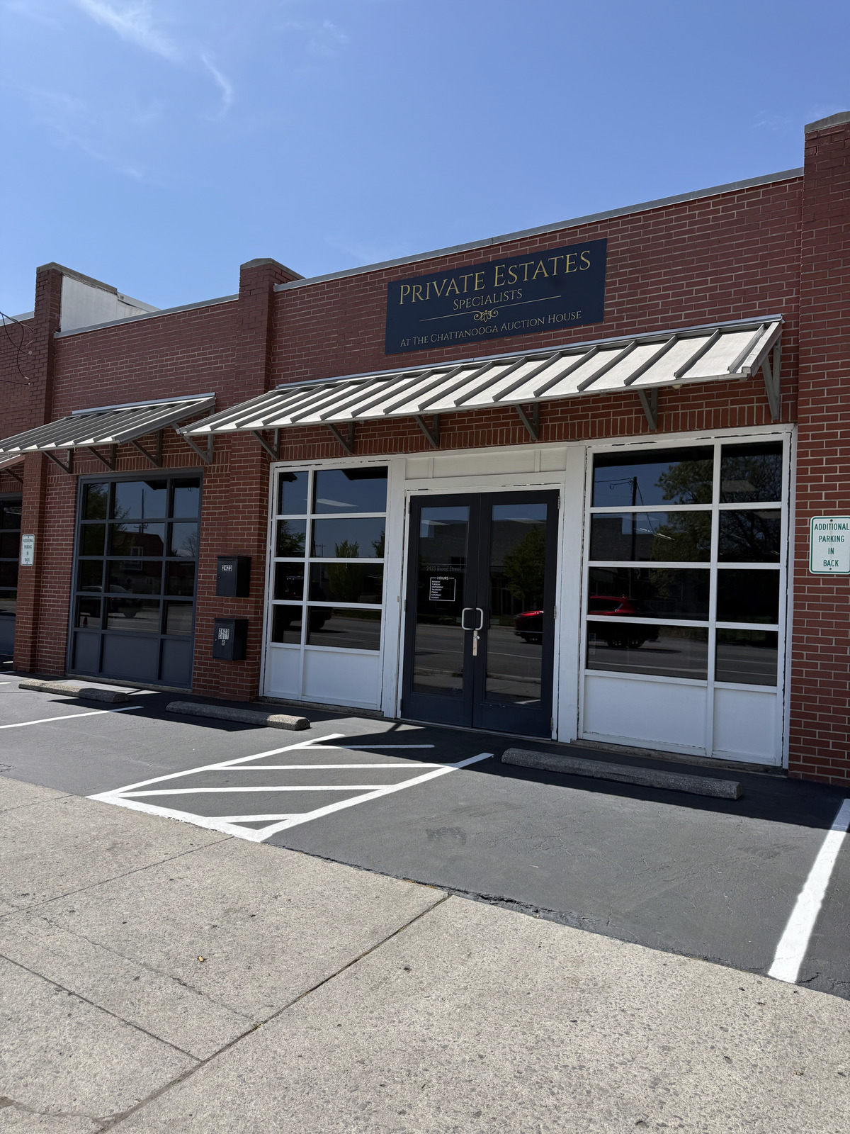 Schow's Estate Sales & Consignment Gallery storefront at 2423 Broad Street, Chattanooga